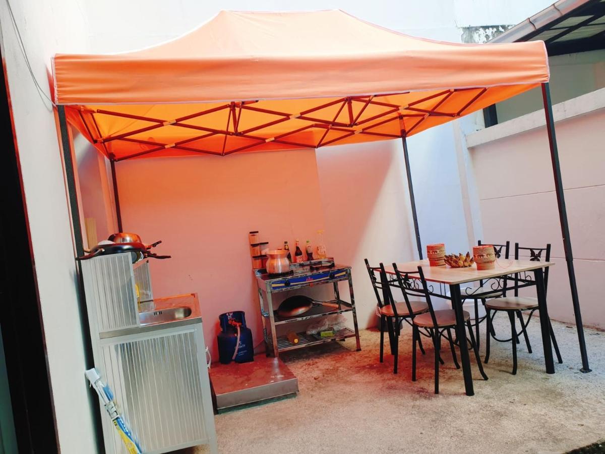 Kru Nat'S Bed & Breakfast W/ Private Rooms & Gym Bangkok Exteriör bild