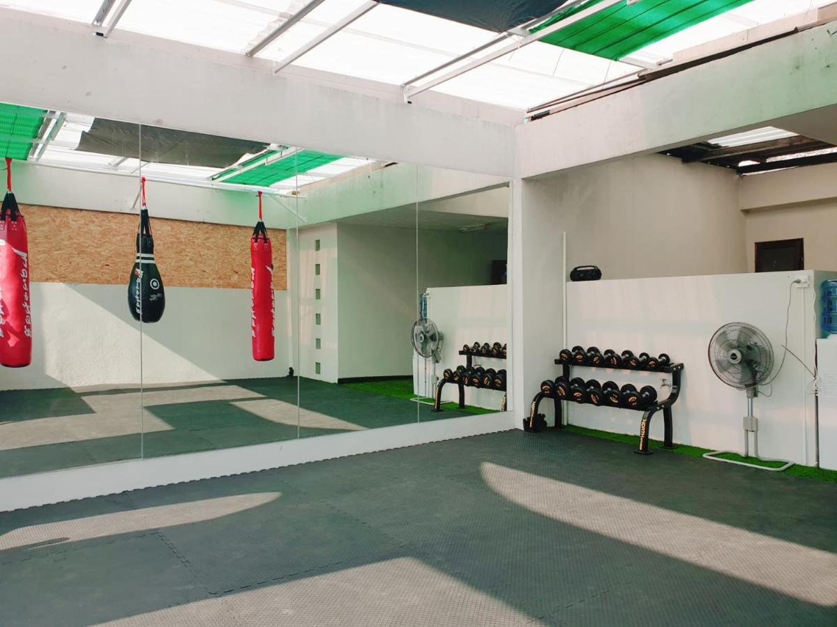 Kru Nat'S Bed & Breakfast W/ Private Rooms & Gym Bangkok Exteriör bild