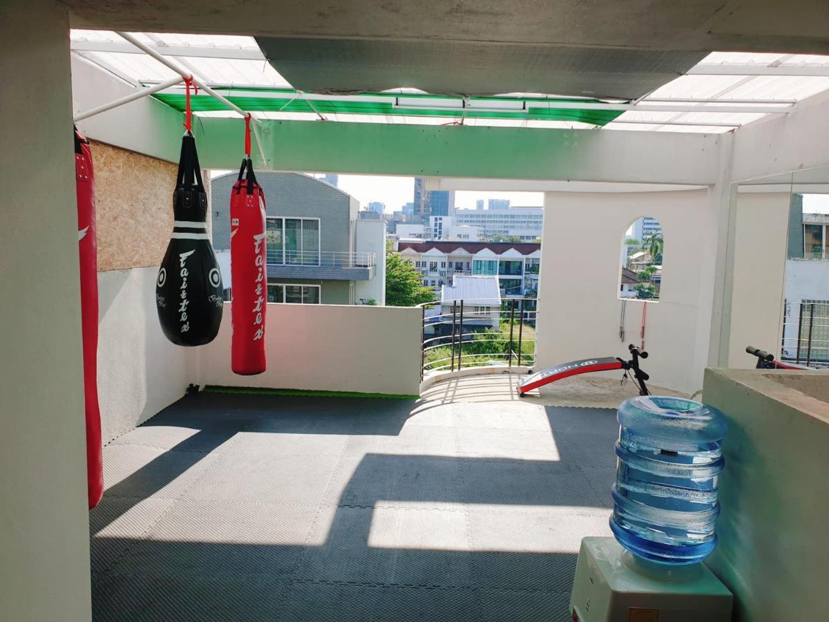 Kru Nat'S Bed & Breakfast W/ Private Rooms & Gym Bangkok Exteriör bild