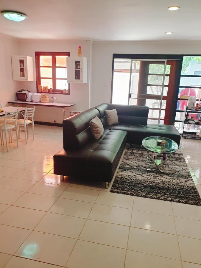 Kru Nat'S Bed & Breakfast W/ Private Rooms & Gym Bangkok Exteriör bild