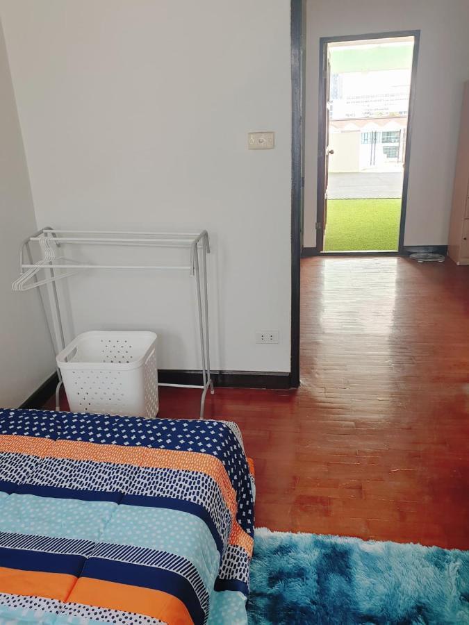 Kru Nat'S Bed & Breakfast W/ Private Rooms & Gym Bangkok Exteriör bild