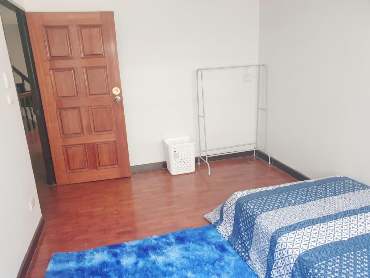 Kru Nat'S Bed & Breakfast W/ Private Rooms & Gym Bangkok Exteriör bild