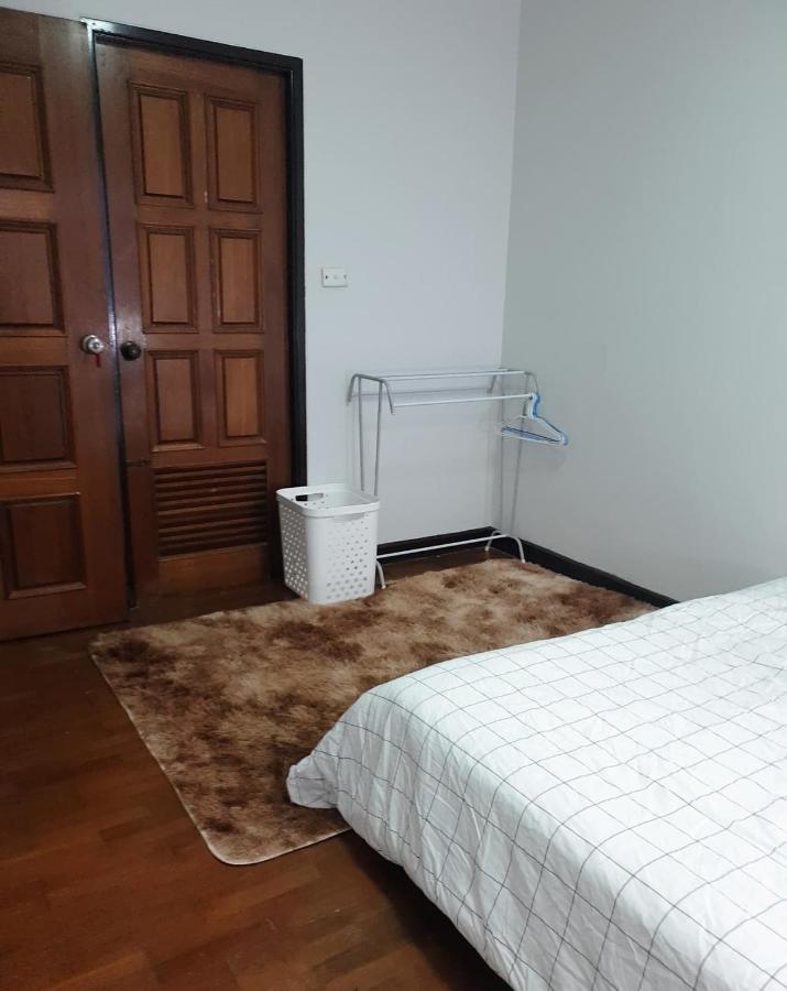 Kru Nat'S Bed & Breakfast W/ Private Rooms & Gym Bangkok Exteriör bild